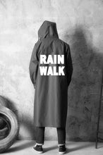 Load image into Gallery viewer, JPZYLFKZL Eva elegante negro adulto impermeable Alan Walker patrón de los hombres al aire libre estilo largo poncho para senderismo Medio ambiente capa de lluvia
